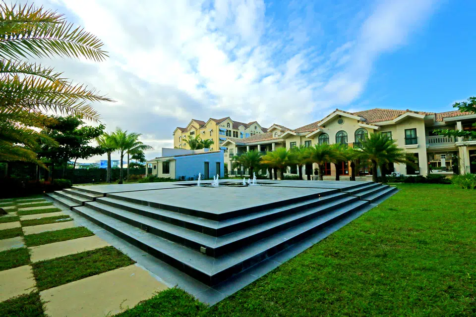 Wide view of the landscaped Amalfi courtyard and stepped deck